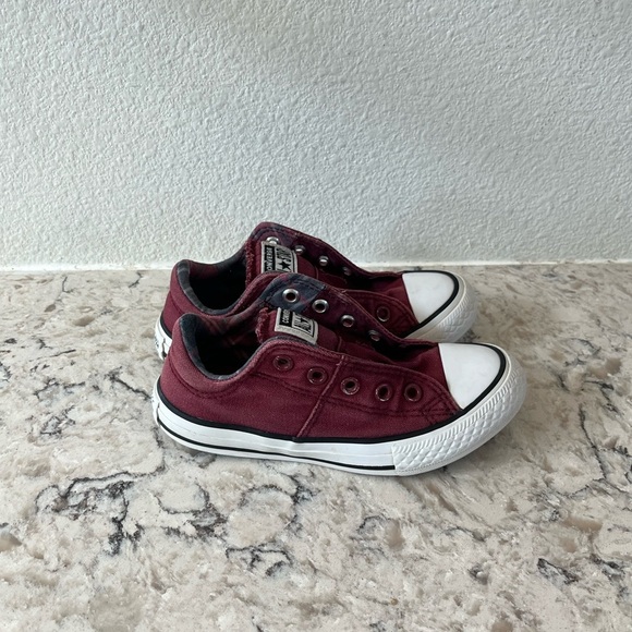 Converse Sneakers Classic Canvas Design - Picture 3 of 7